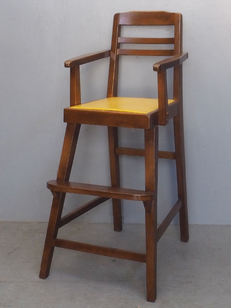 桜材レザー張肘付子供椅子1