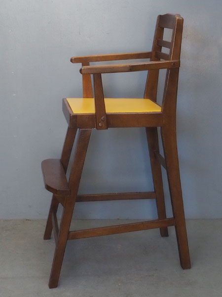 桜材レザー張肘付子供椅子3