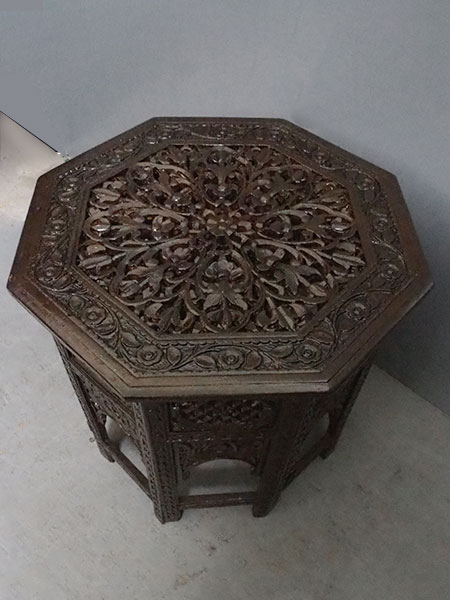 インド彫八角テーブル4