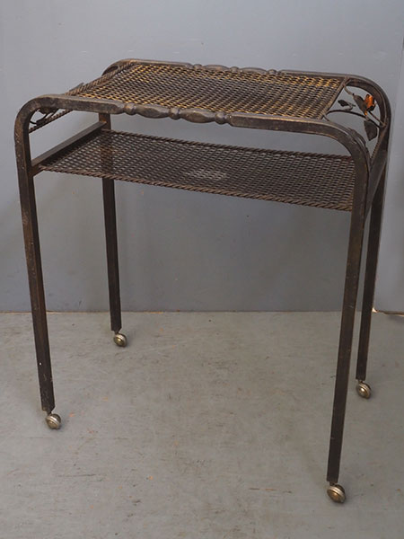 鉄製ワゴンテーブル1