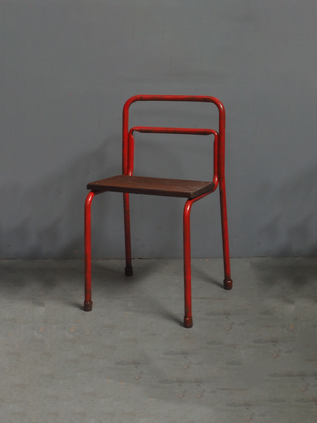 鉄製アンティーク角椅子