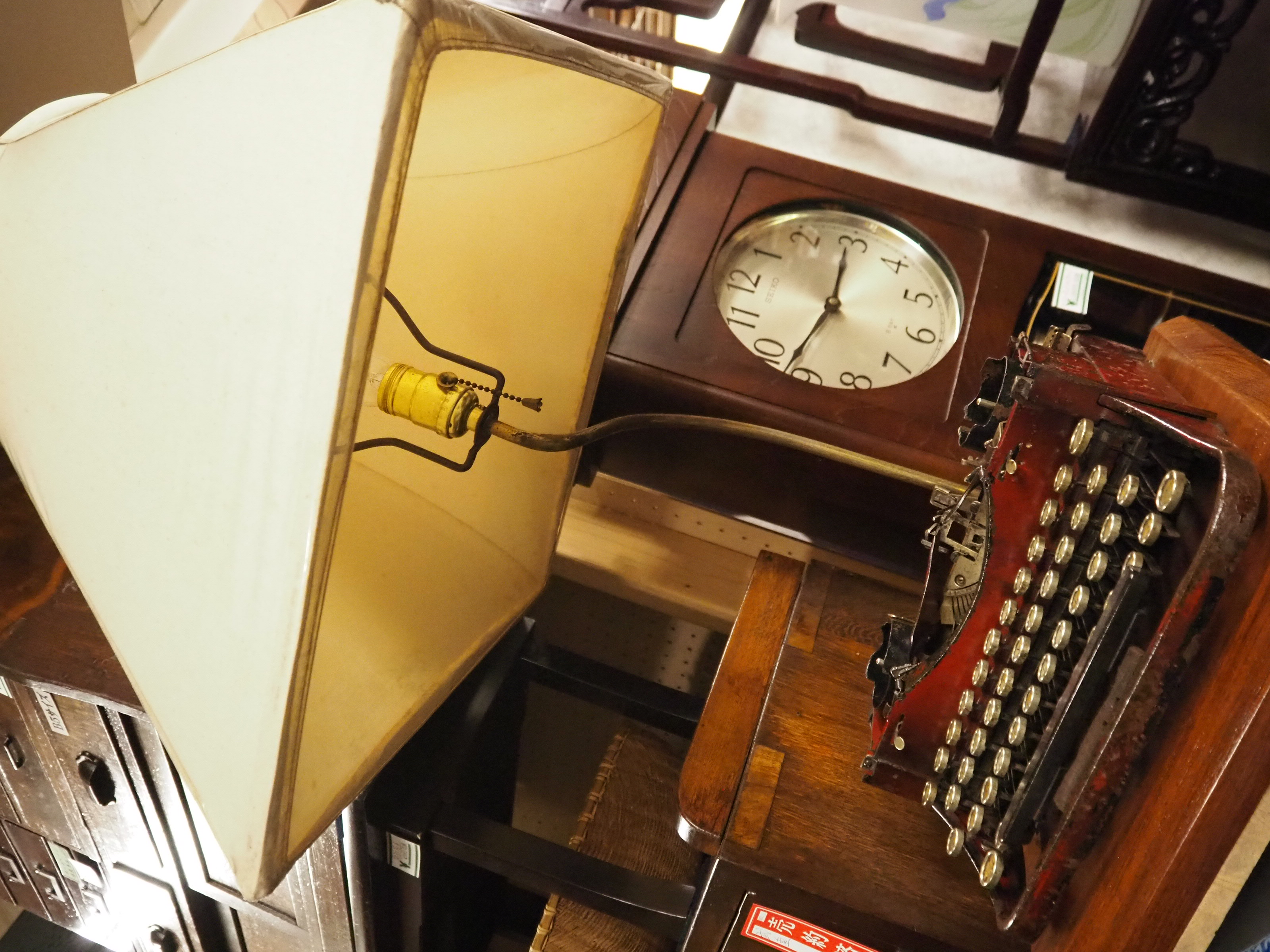 【東京都内23区配送無料】家具 木製　飾り棚 銅製金具 骨董 アンティーク 東京都内23区配送無料】家具 木製 飾り棚 銅製金具 骨董